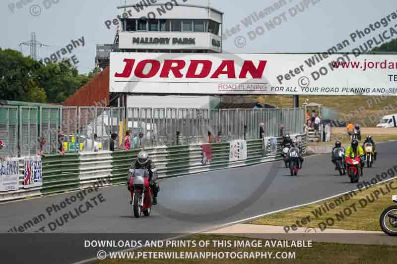 Vintage motorcycle club;eventdigitalimages;mallory park;mallory park trackday photographs;no limits trackdays;peter wileman photography;trackday digital images;trackday photos;vmcc festival 1000 bikes photographs